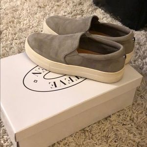 Steve Madden mauve / nude slip on sneakers